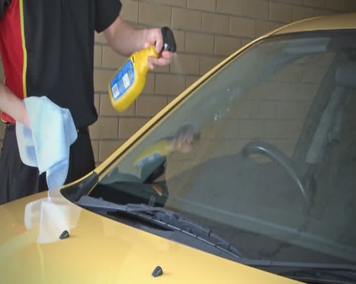 Cleaning Windscreen and Windows