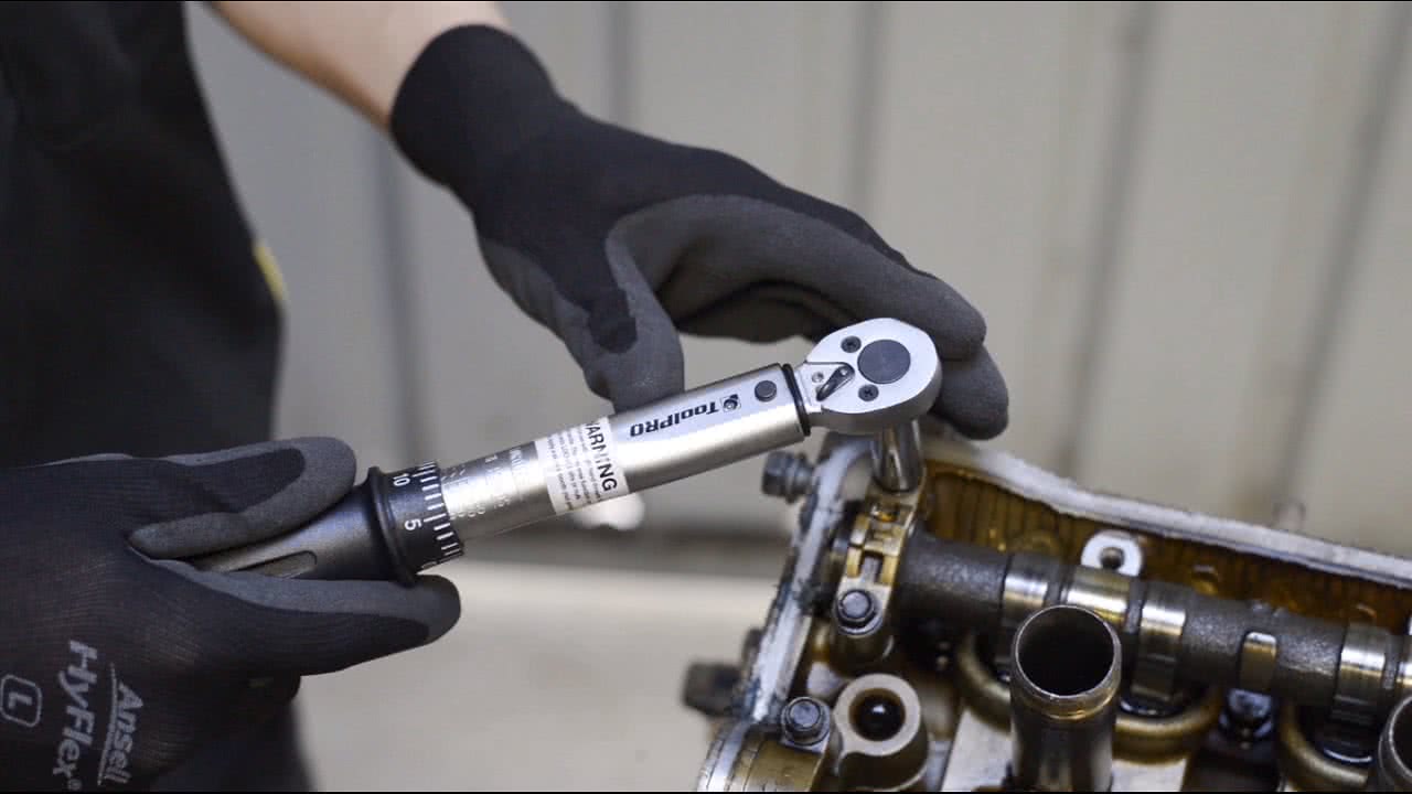 Using a Torque Wrench